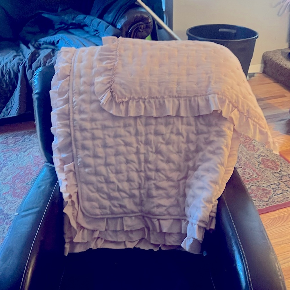 Curio Twin light pink Bedspread